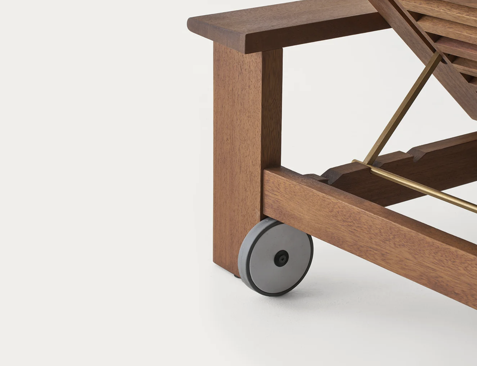 RAIL SUN LOUNGER par BassamFellows