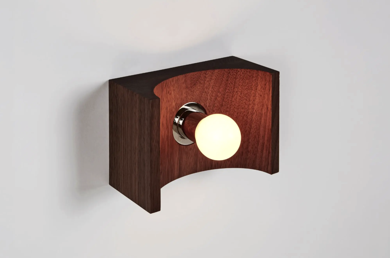 WOOD SCONCE HALF par Blue Green Works