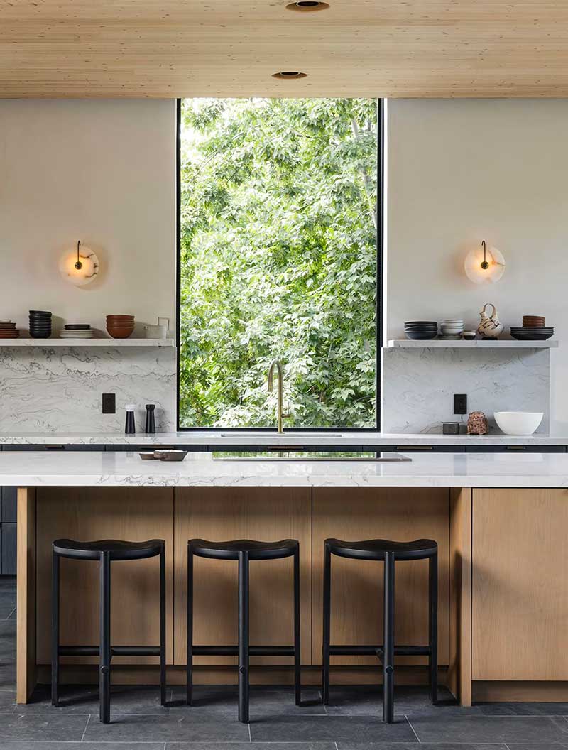 ADA APERTURE - ALABASTER SCONCE 10 par Allied Maker