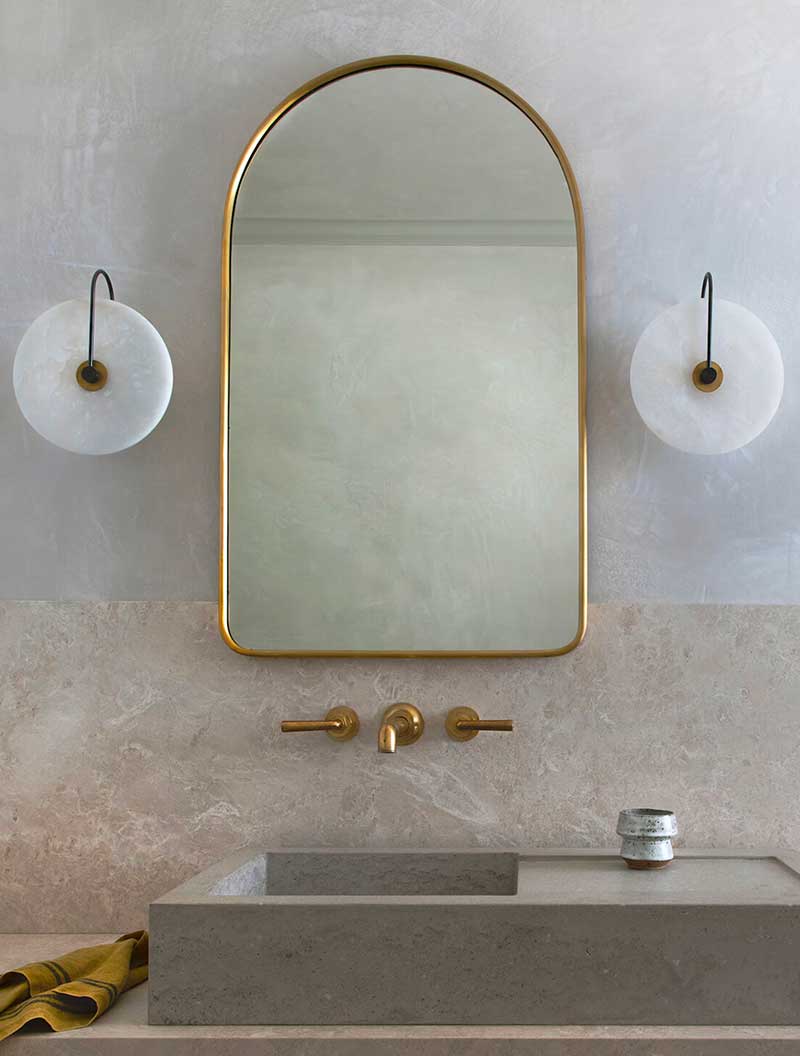ADA APERTURE - ALABASTER SCONCE 10 par Allied Maker