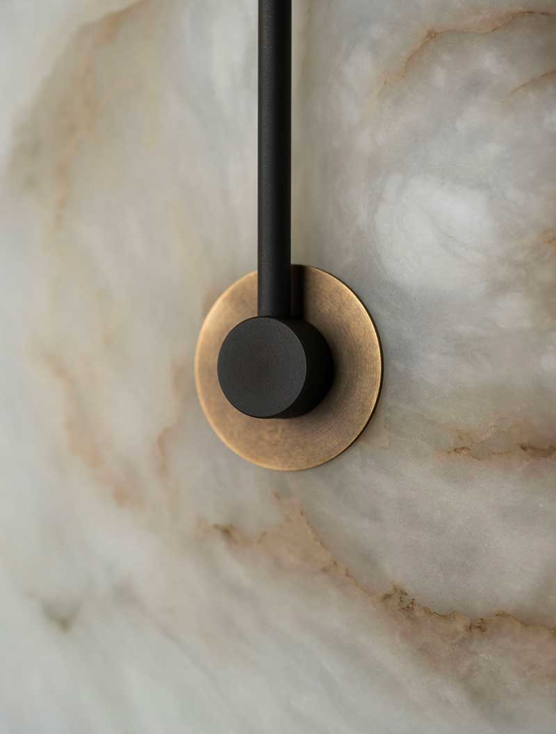 ADA APERTURE - ALABASTER SCONCE 10 par Allied Maker