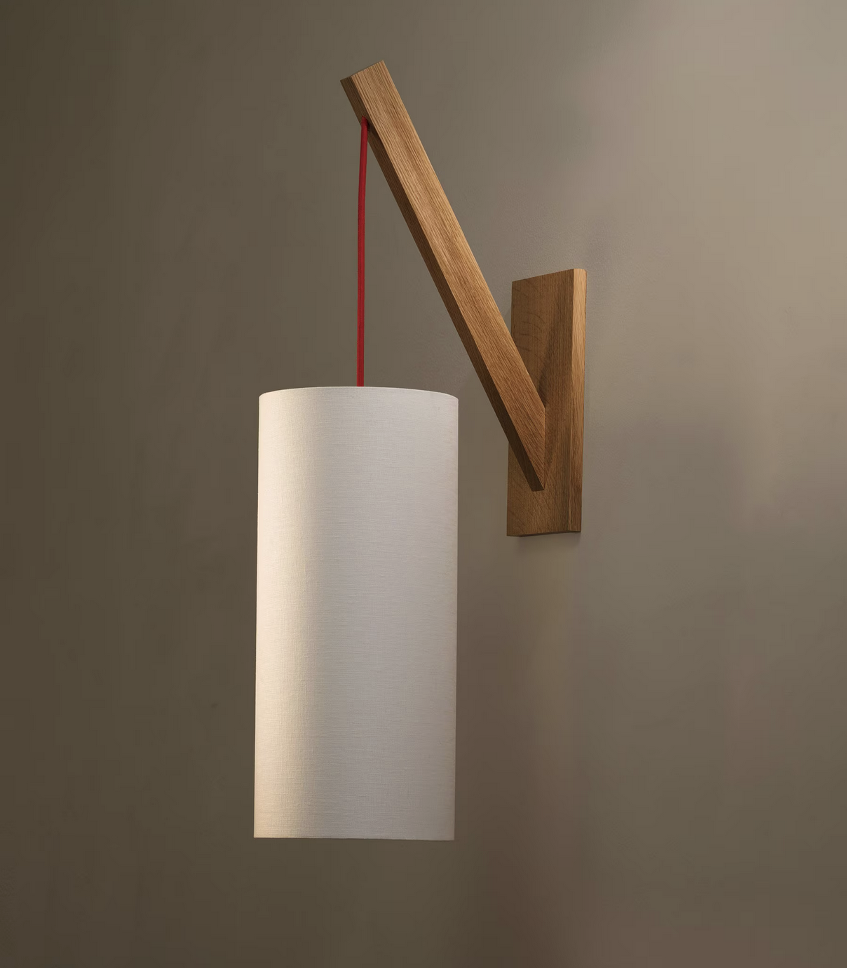ANGULAR WALL LAMP par Allied Maker