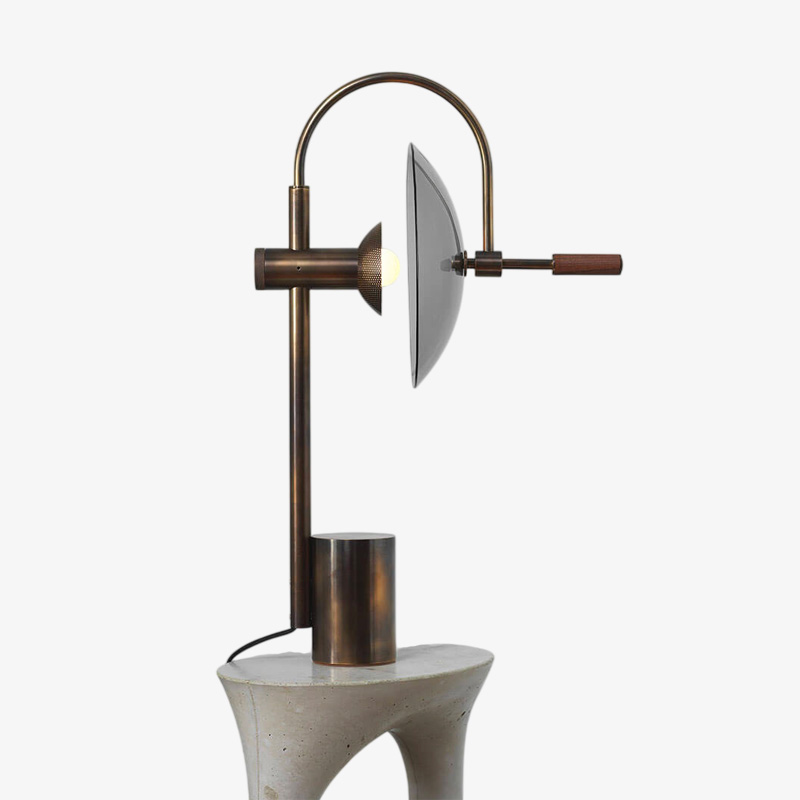 APERTURE TABLE LAMP par Allied Maker