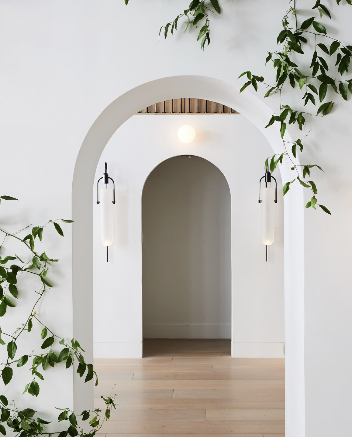 ARC WELL SCONCE 22 par Allied Maker