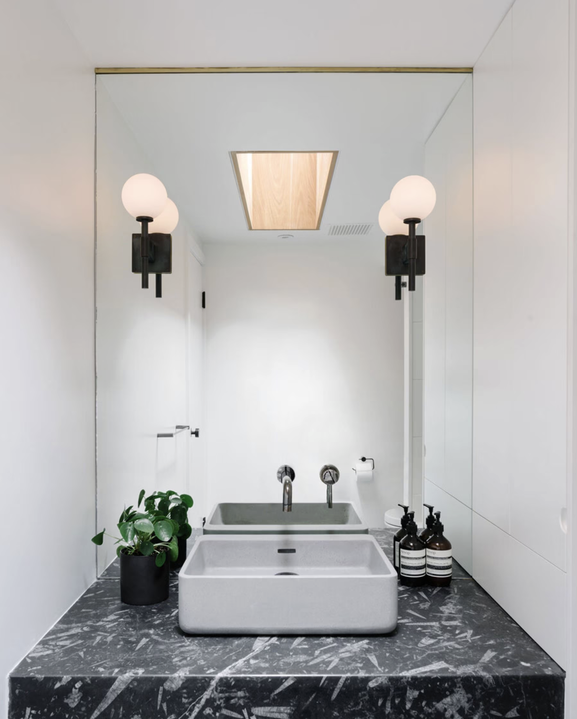 BASTION SCONCE par Allied Maker