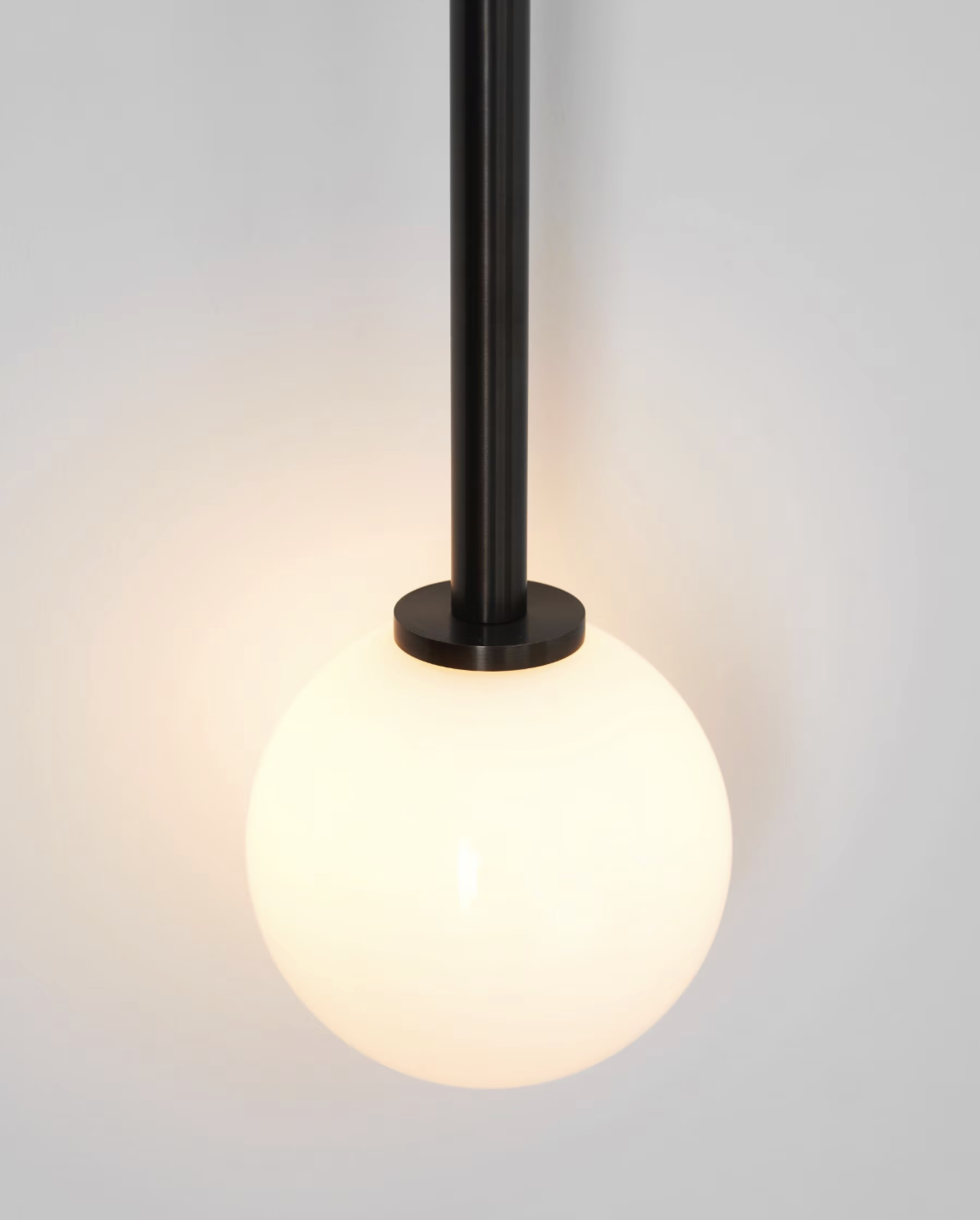 BASTION SCONCE LONG par Allied Maker