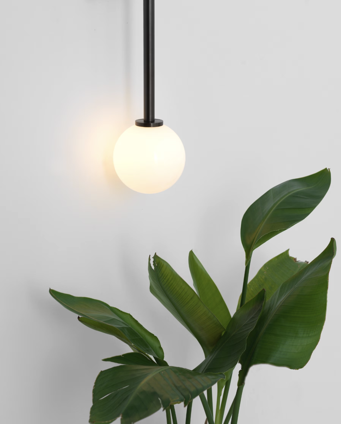 BASTION SCONCE LONG par Allied Maker