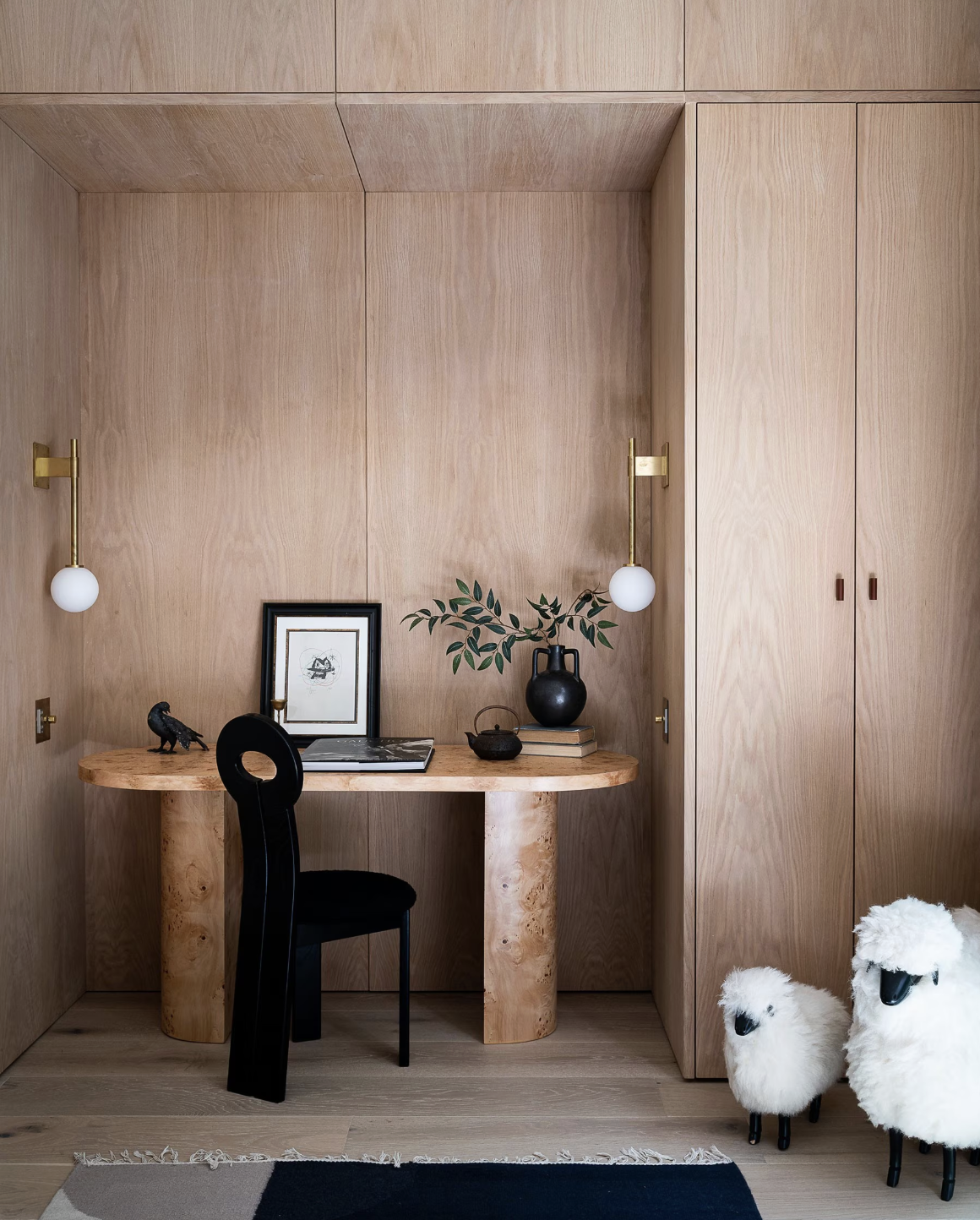 BASTION SCONCE LONG par Allied Maker