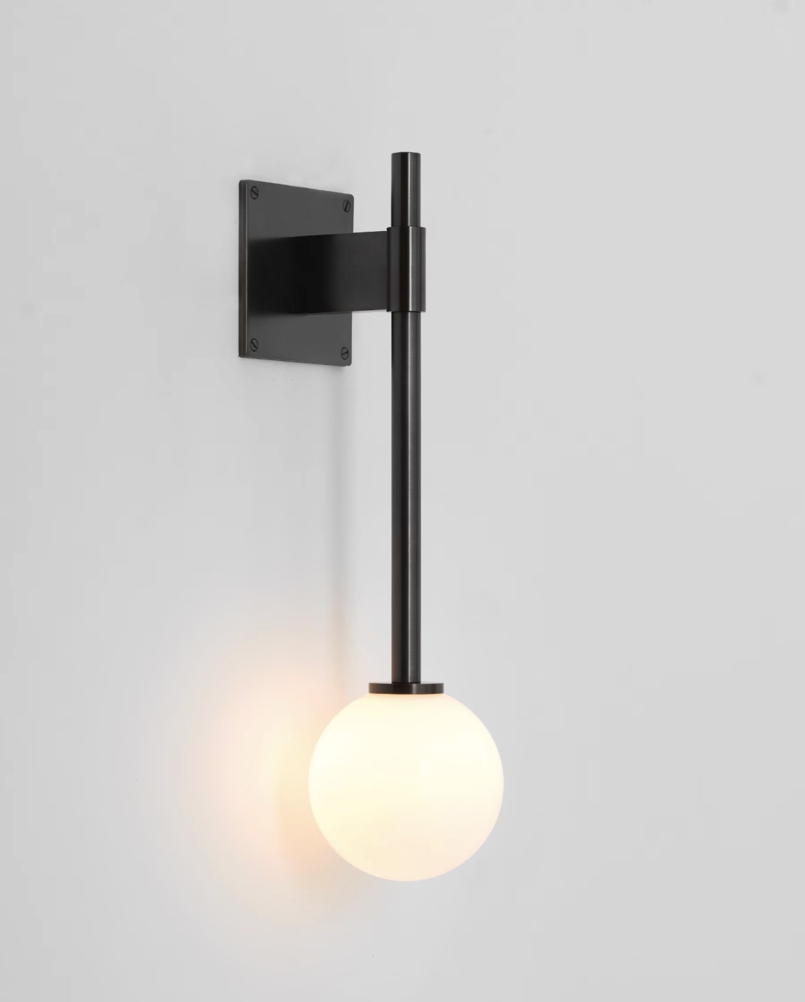 BASTION SCONCE LONG par Allied Maker