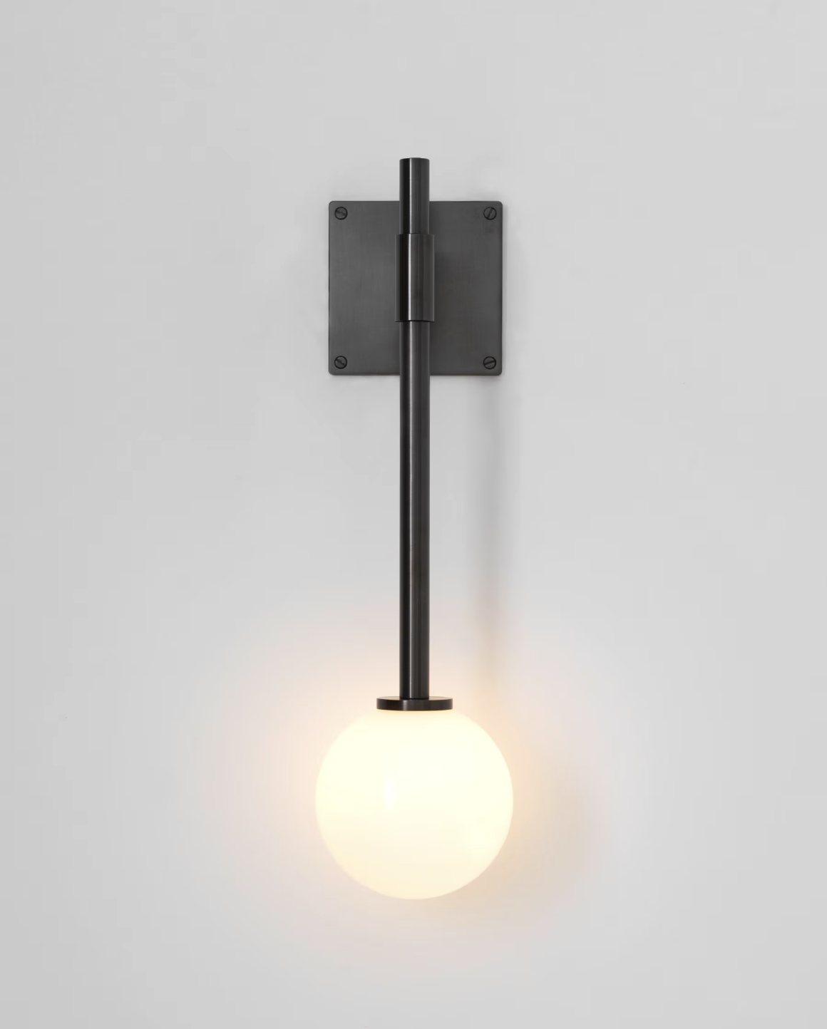 BASTION SCONCE LONG par Allied Maker