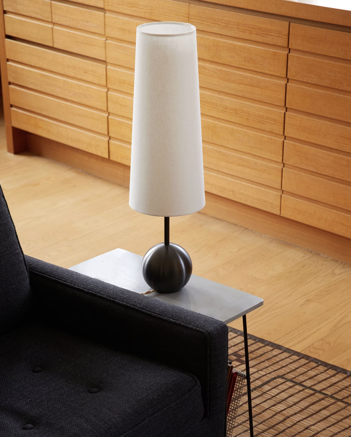 BOLA TABLE LAMP par Allied Maker