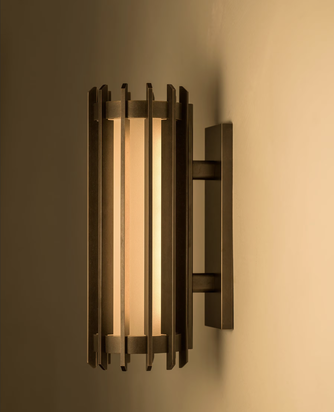 CATHEDRAL SCONCE 12 par Allied Maker