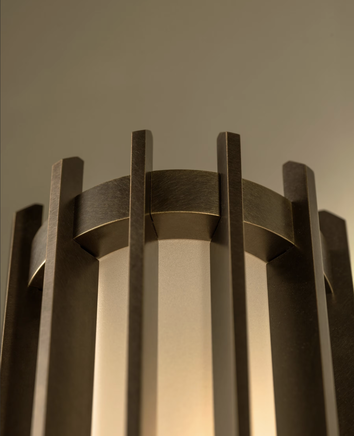 CATHEDRAL SCONCE 12 par Allied Maker