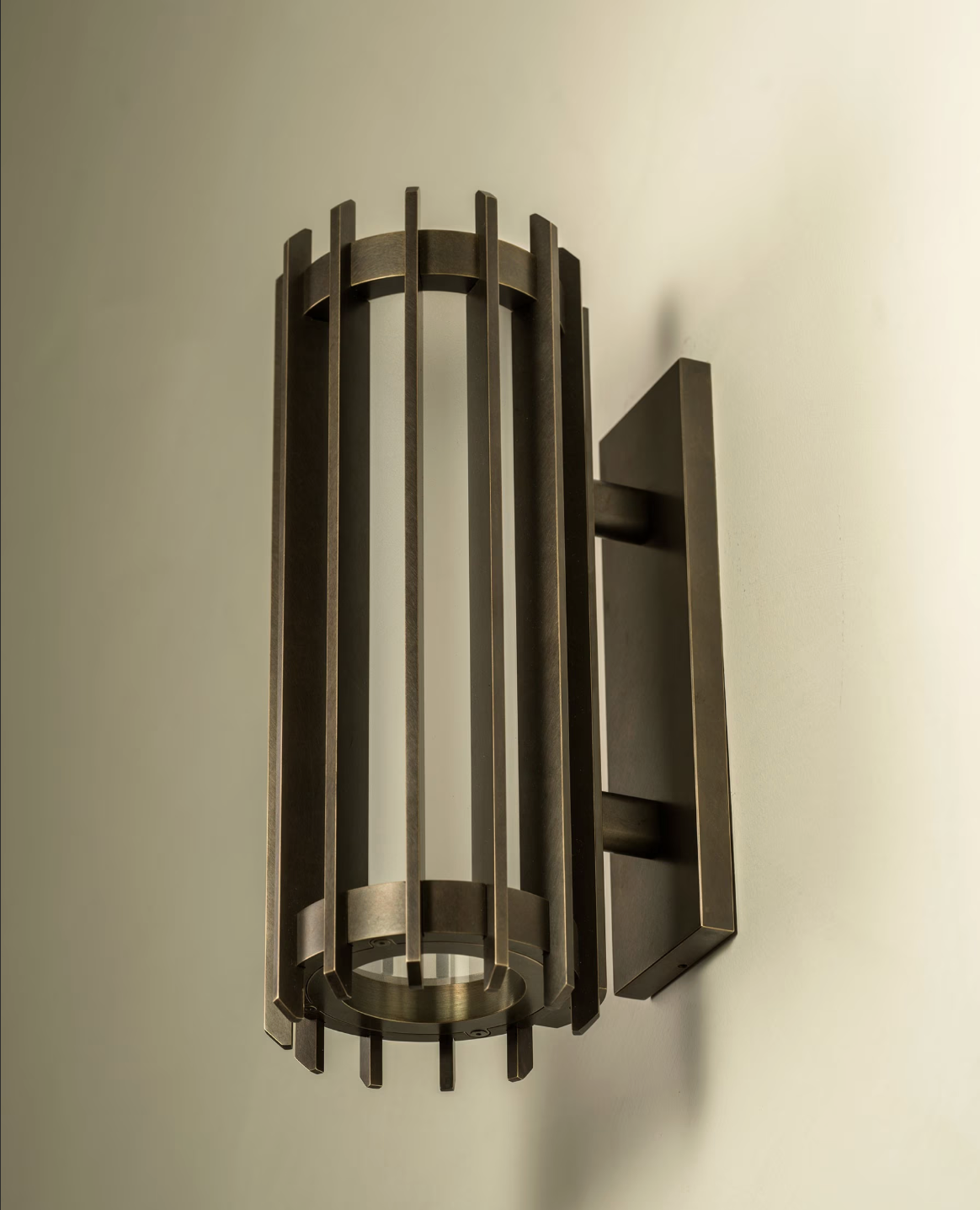 CATHEDRAL SCONCE 12 par Allied Maker