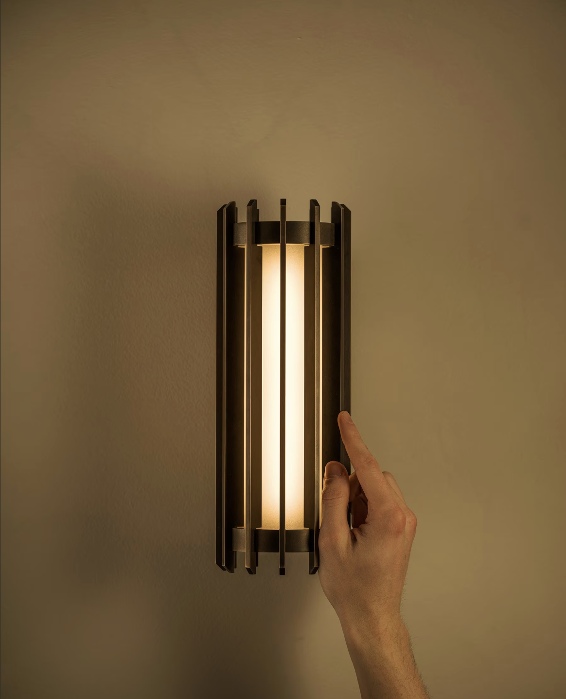 CATHEDRAL SCONCE 12 par Allied Maker