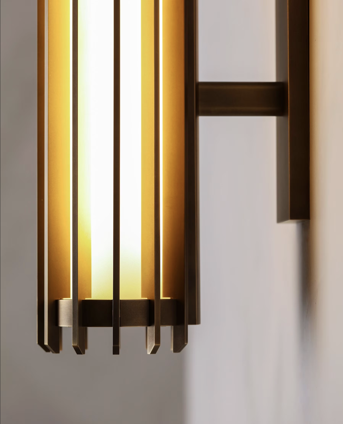 CATHEDRAL SCONCE 26 par Allied Maker