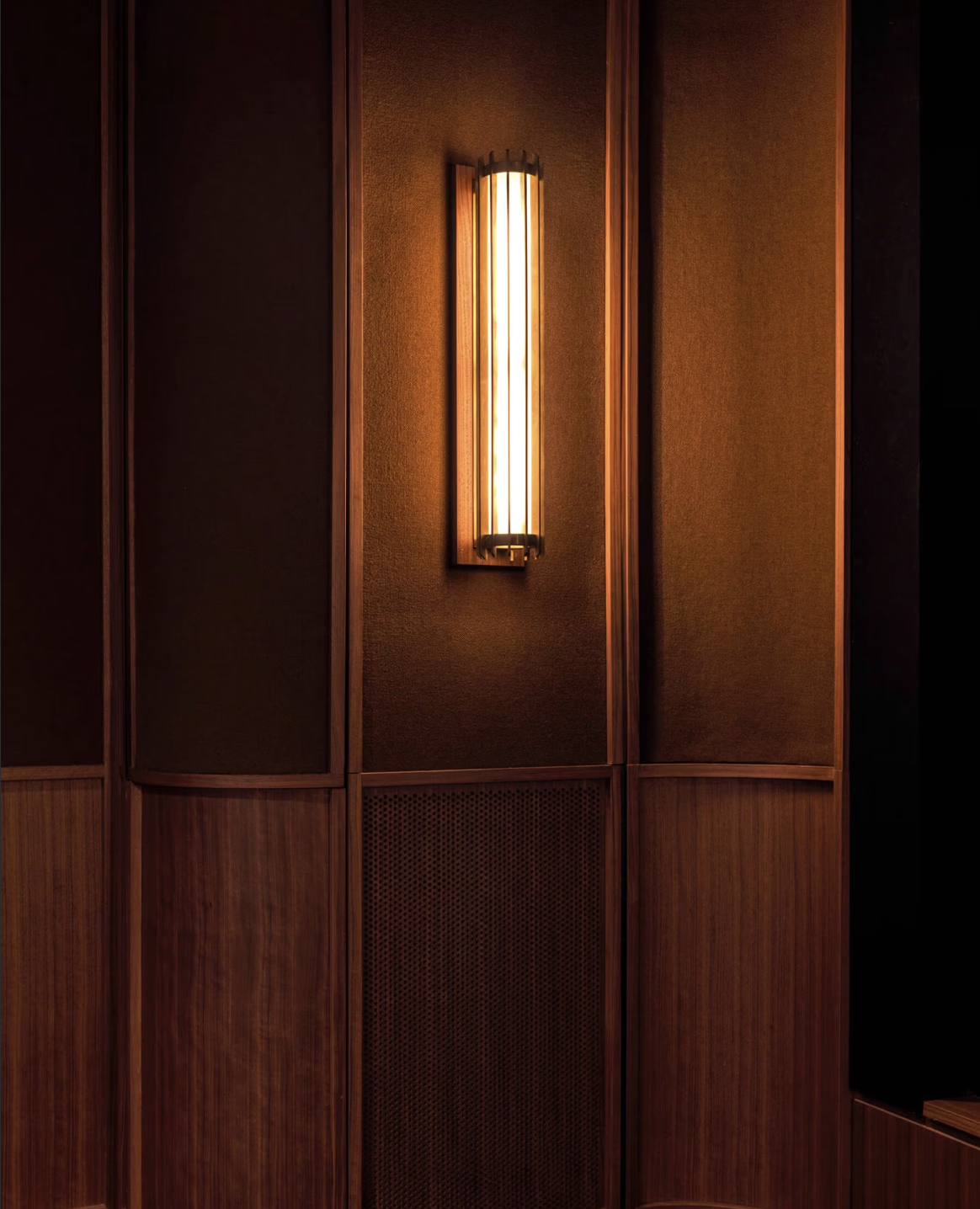 CATHEDRAL SCONCE 26 par Allied Maker