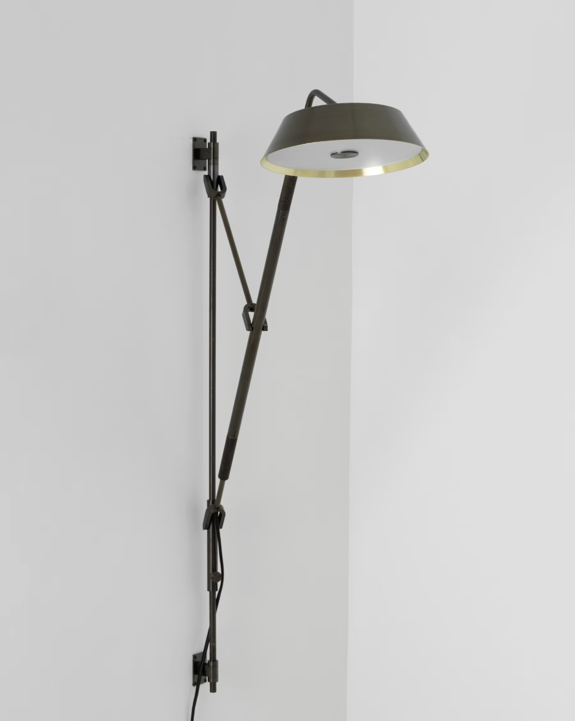 CRANE WALL LAMP par Allied Maker