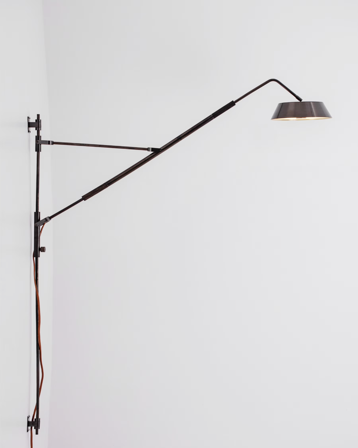 CRANE WALL LAMP par Allied Maker