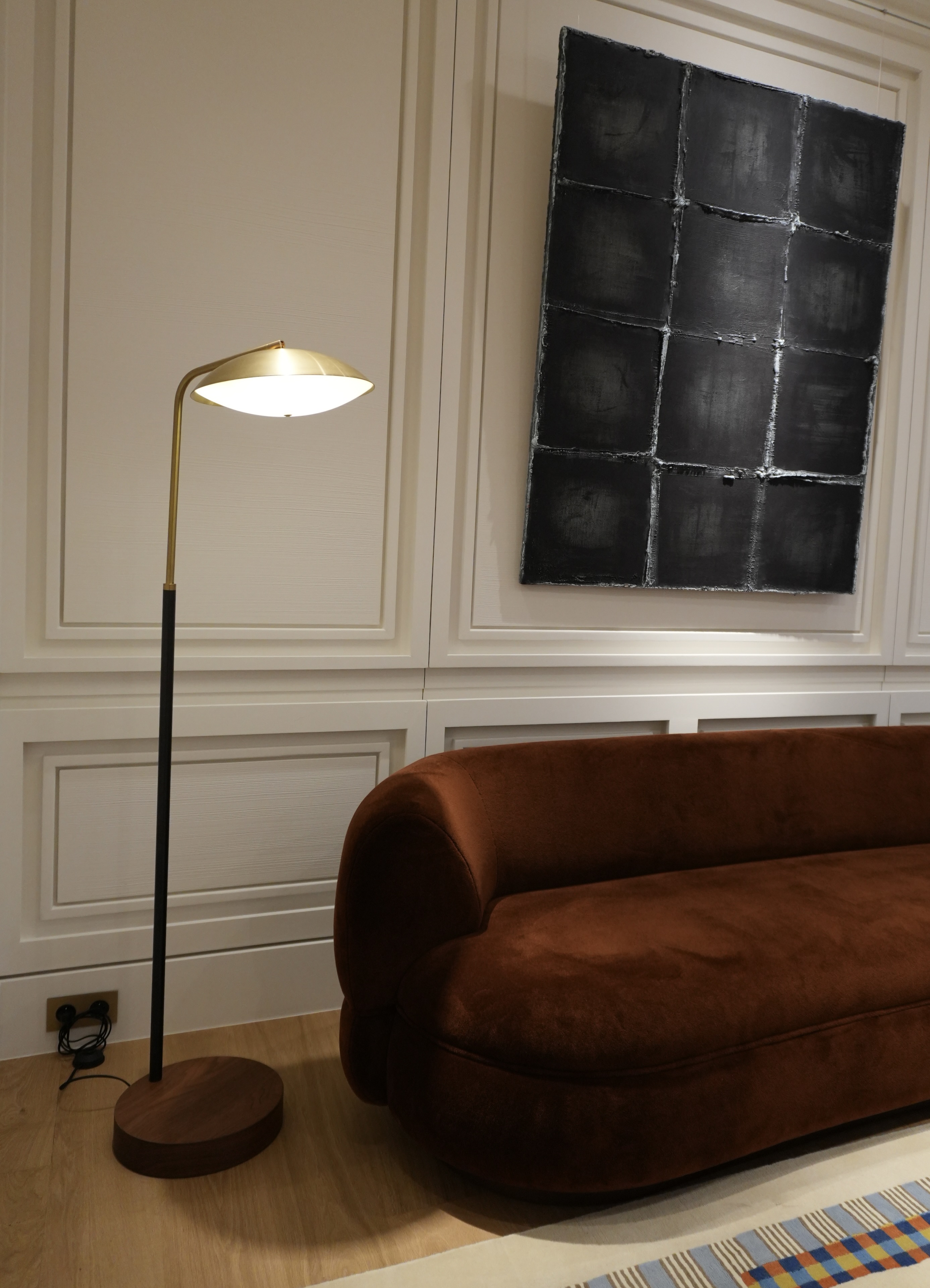 CREST FLOOR LAMP par Allied Maker