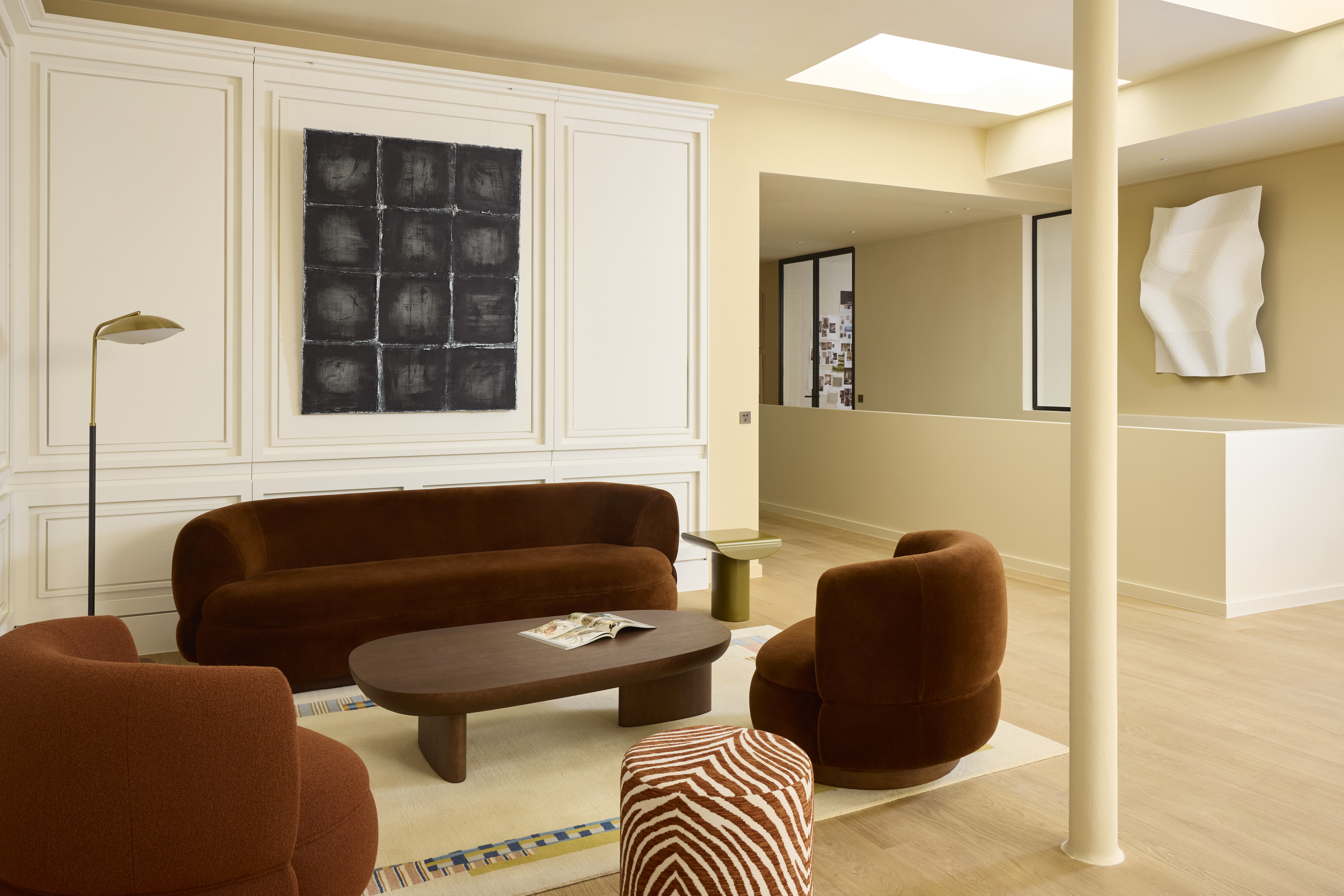 CREST FLOOR LAMP par Allied Maker