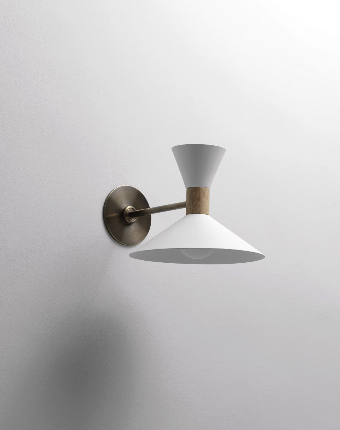 DUAL CONE SCONCE par Allied Maker