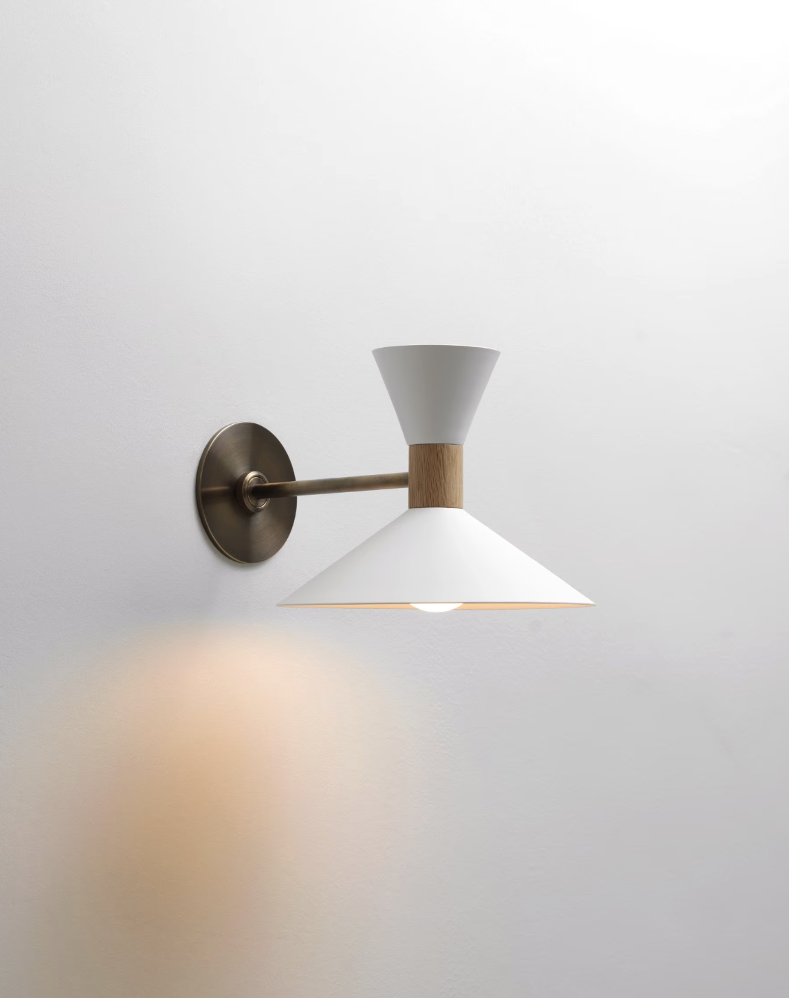 DUAL CONE SCONCE par Allied Maker
