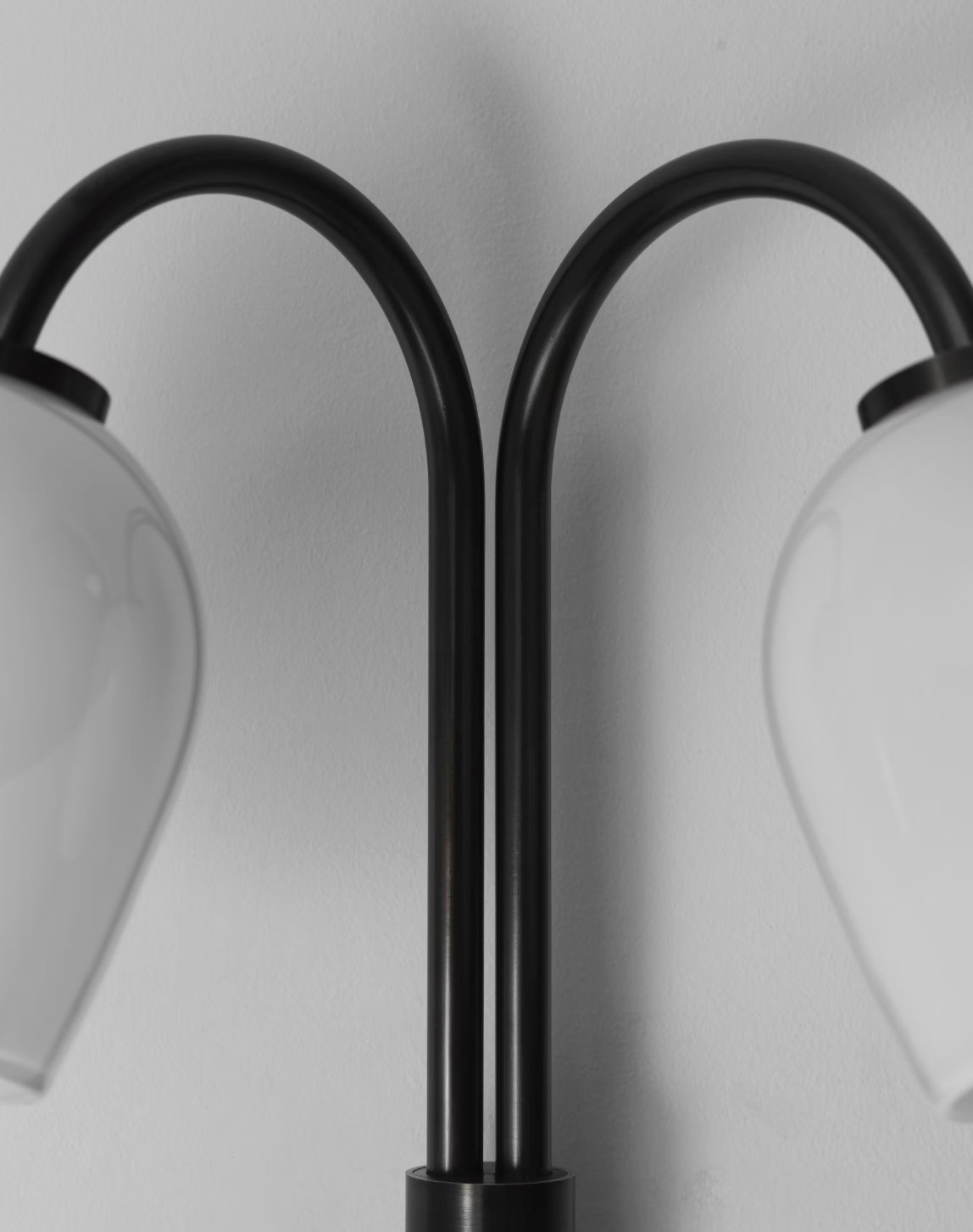 DUAL CRUX SCONCE par Allied Maker