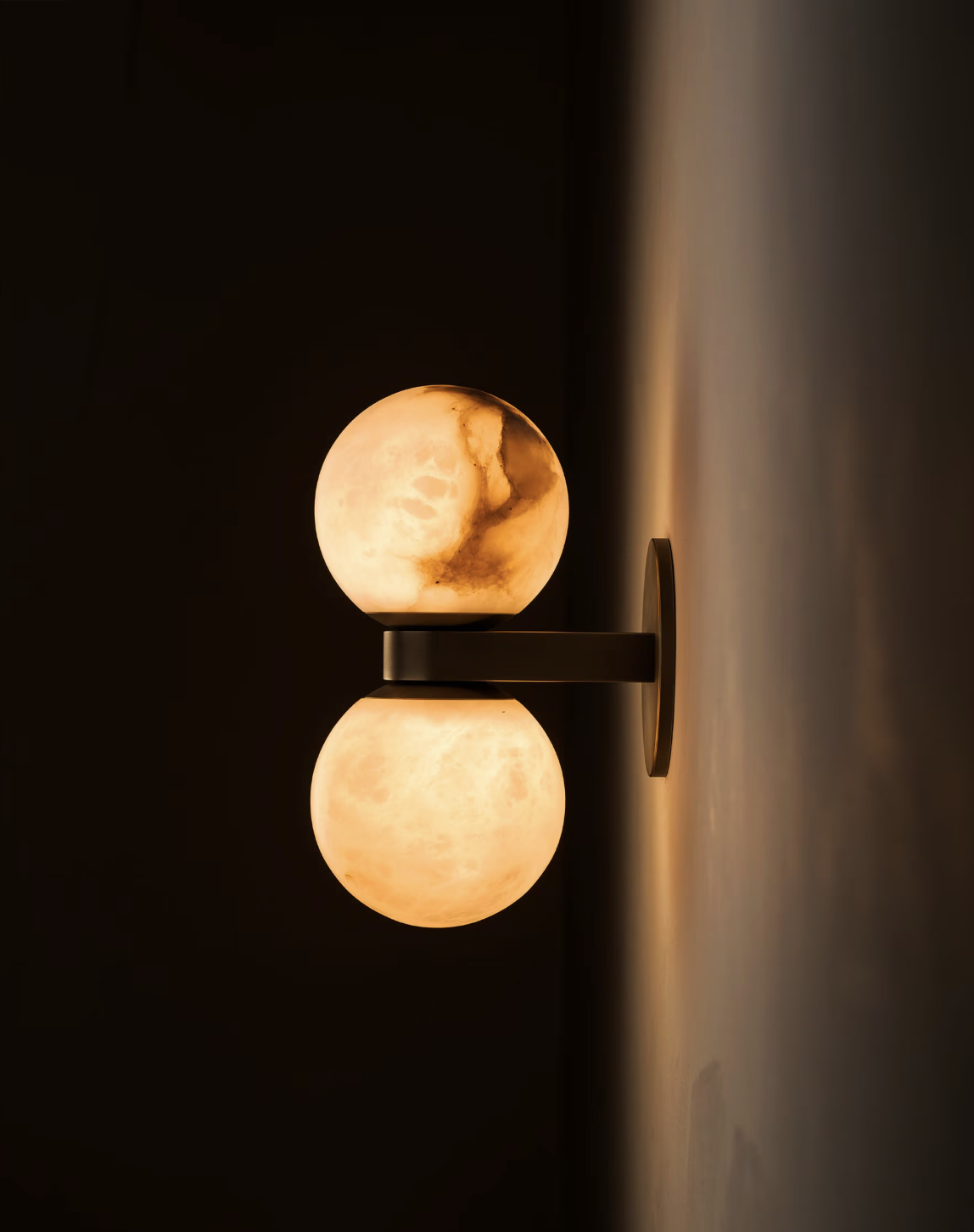 DUAL GLOBE SCONCE par Allied Maker