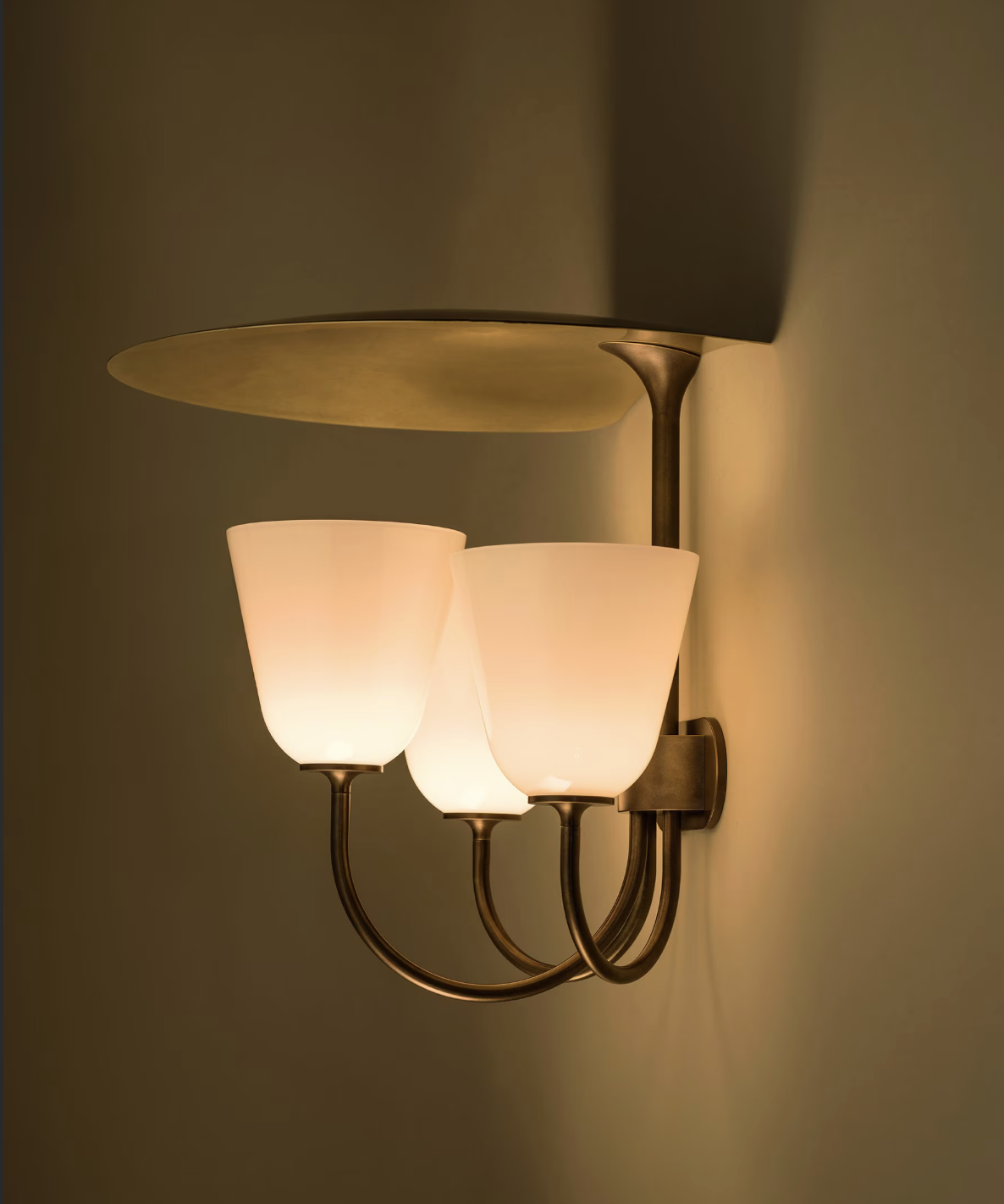 EWING SCONCE par Allied Maker