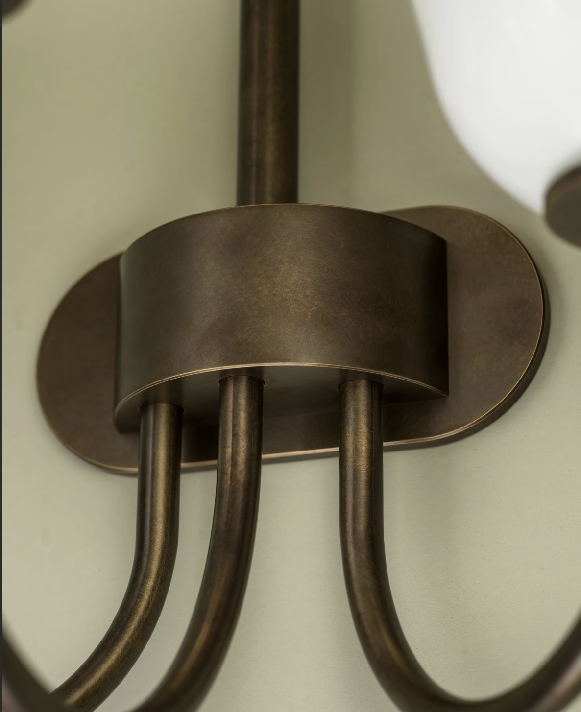 EWING SCONCE par Allied Maker