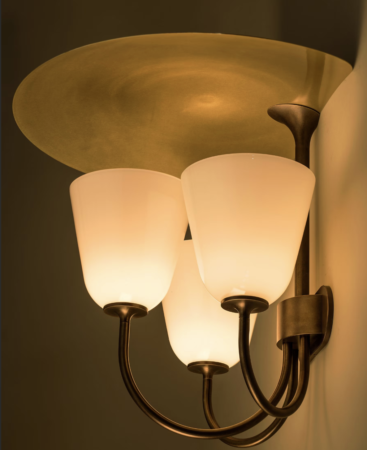 EWING SCONCE par Allied Maker