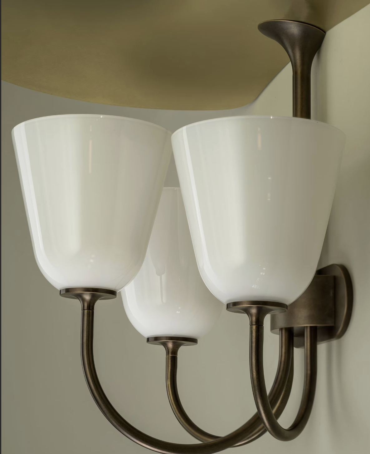 EWING SCONCE par Allied Maker