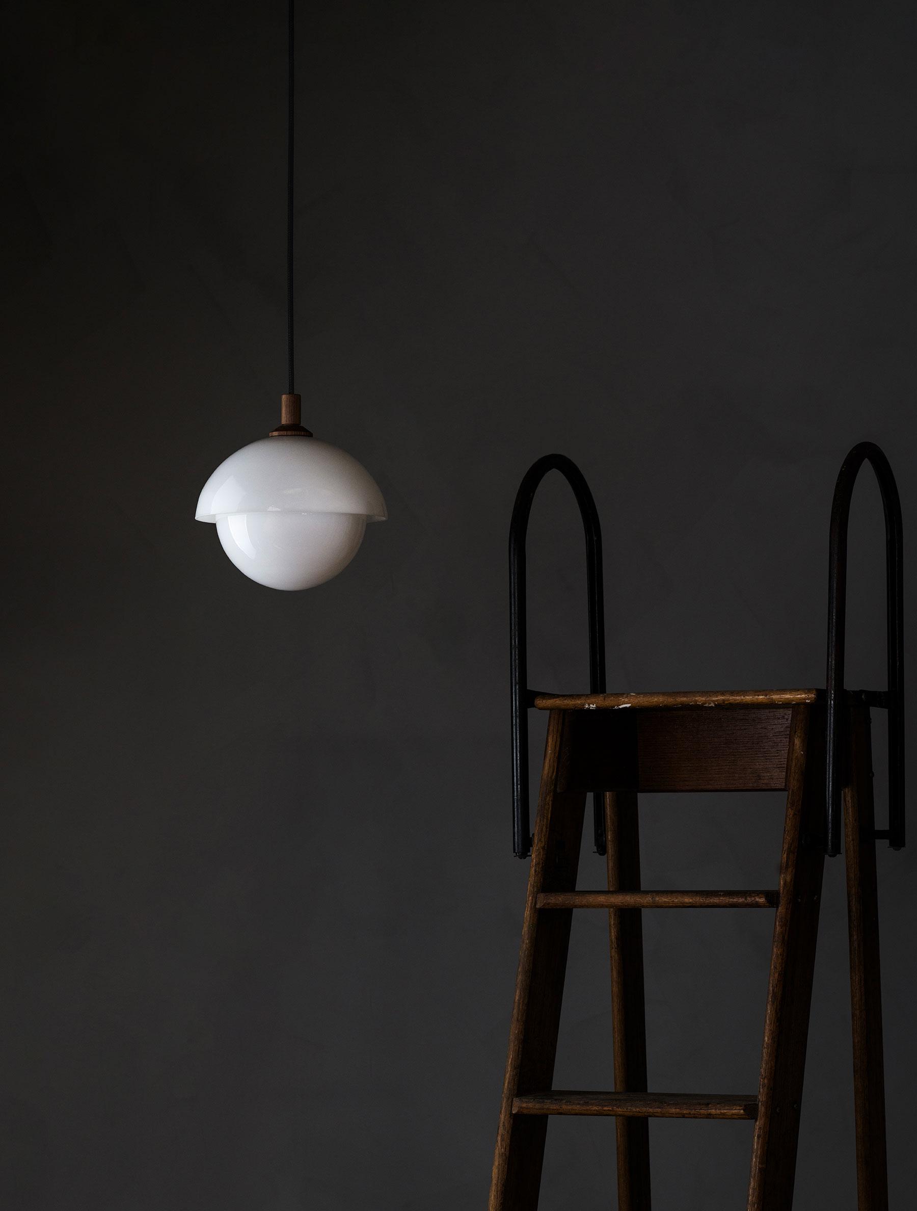 GLASS DOME PENDANT 10 par Allied Maker