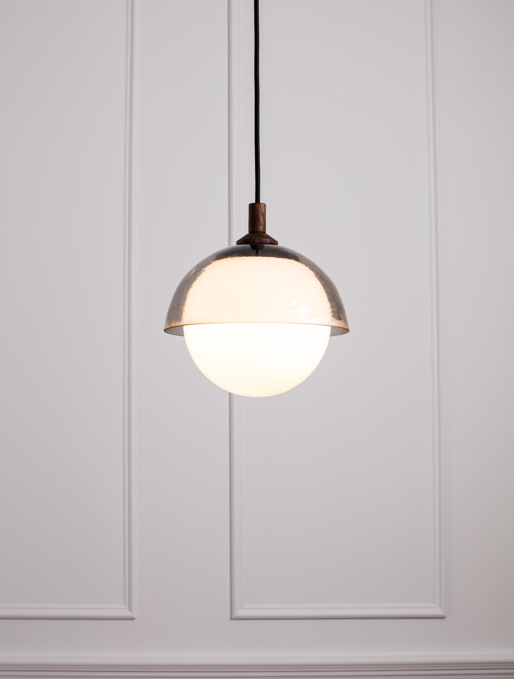 GLASS DOME PENDANT 10 par Allied Maker