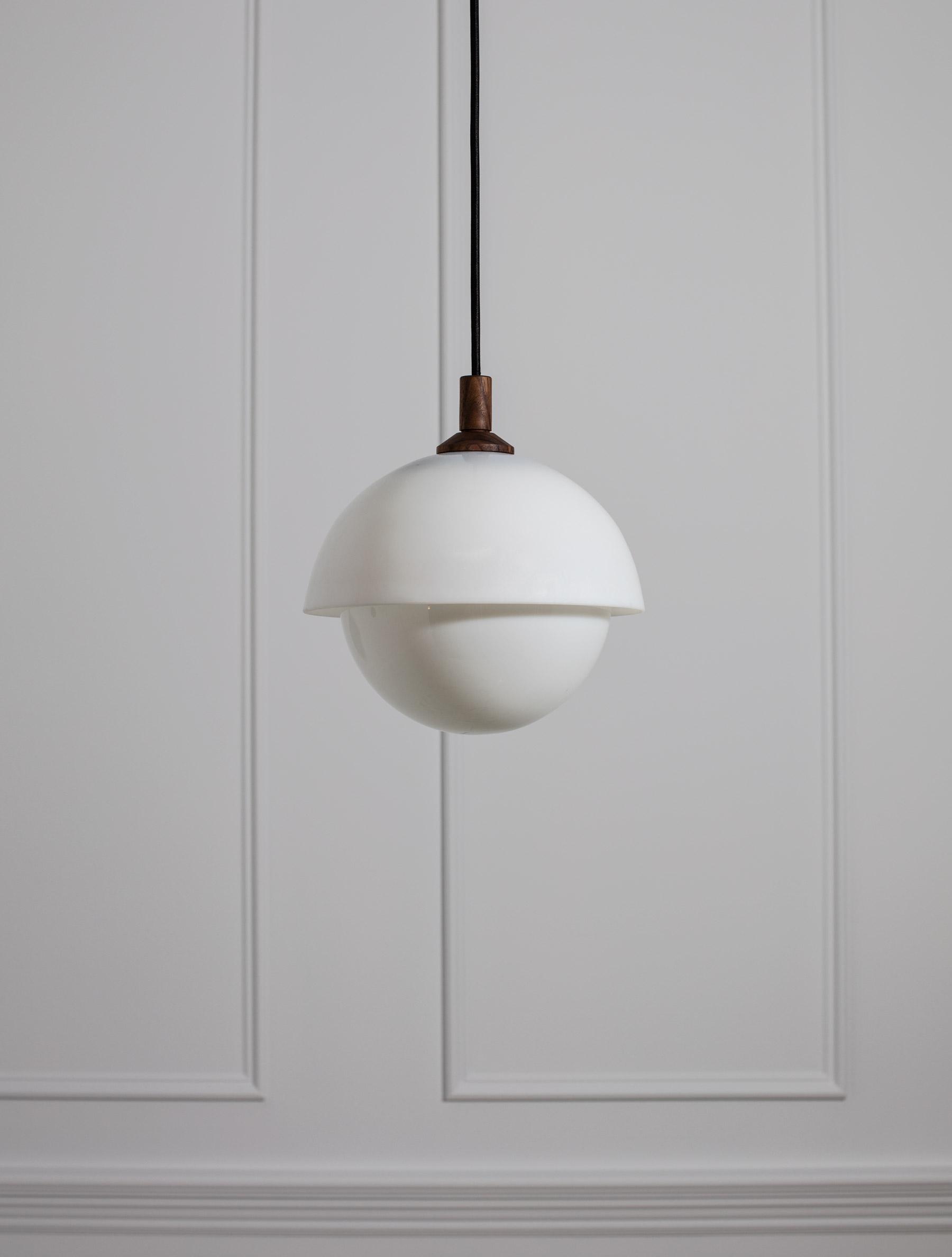 GLASS DOME PENDANT 10 par Allied Maker