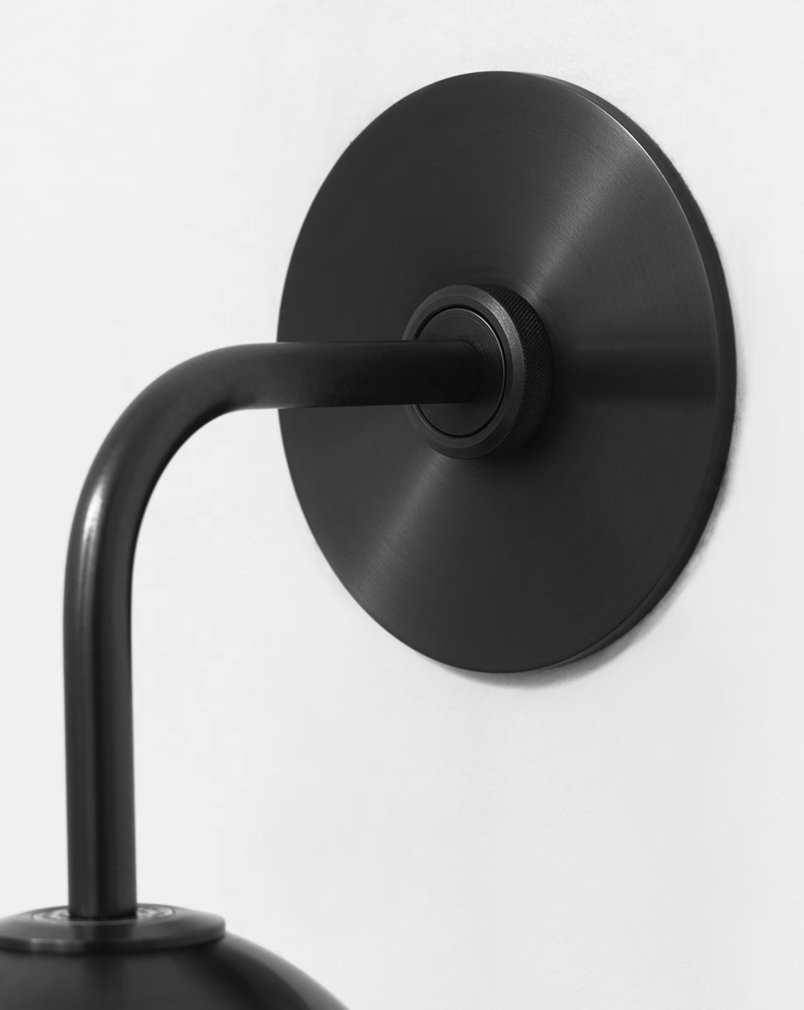 GLOBE SCONCE par Allied Maker