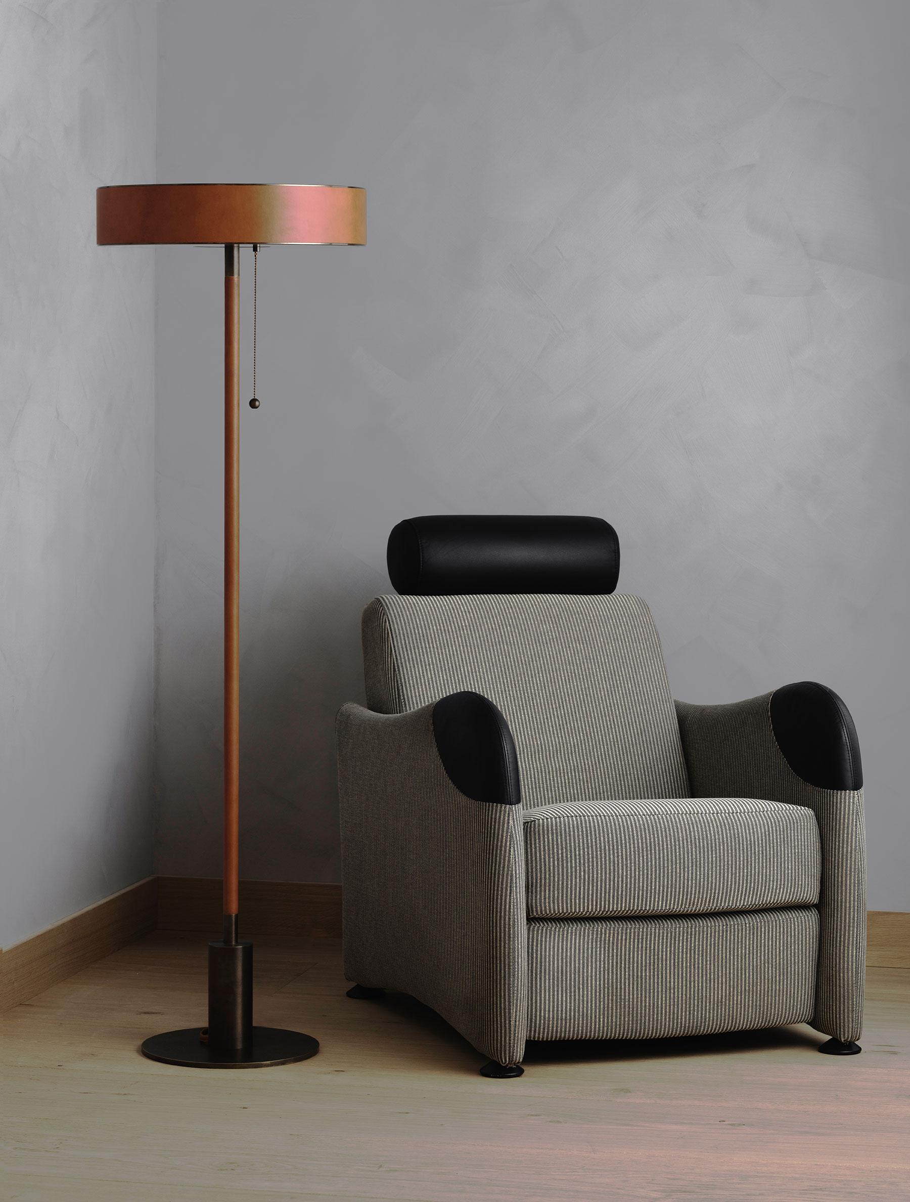 MONOSCOPE FLOOR LAMP par Allied Maker