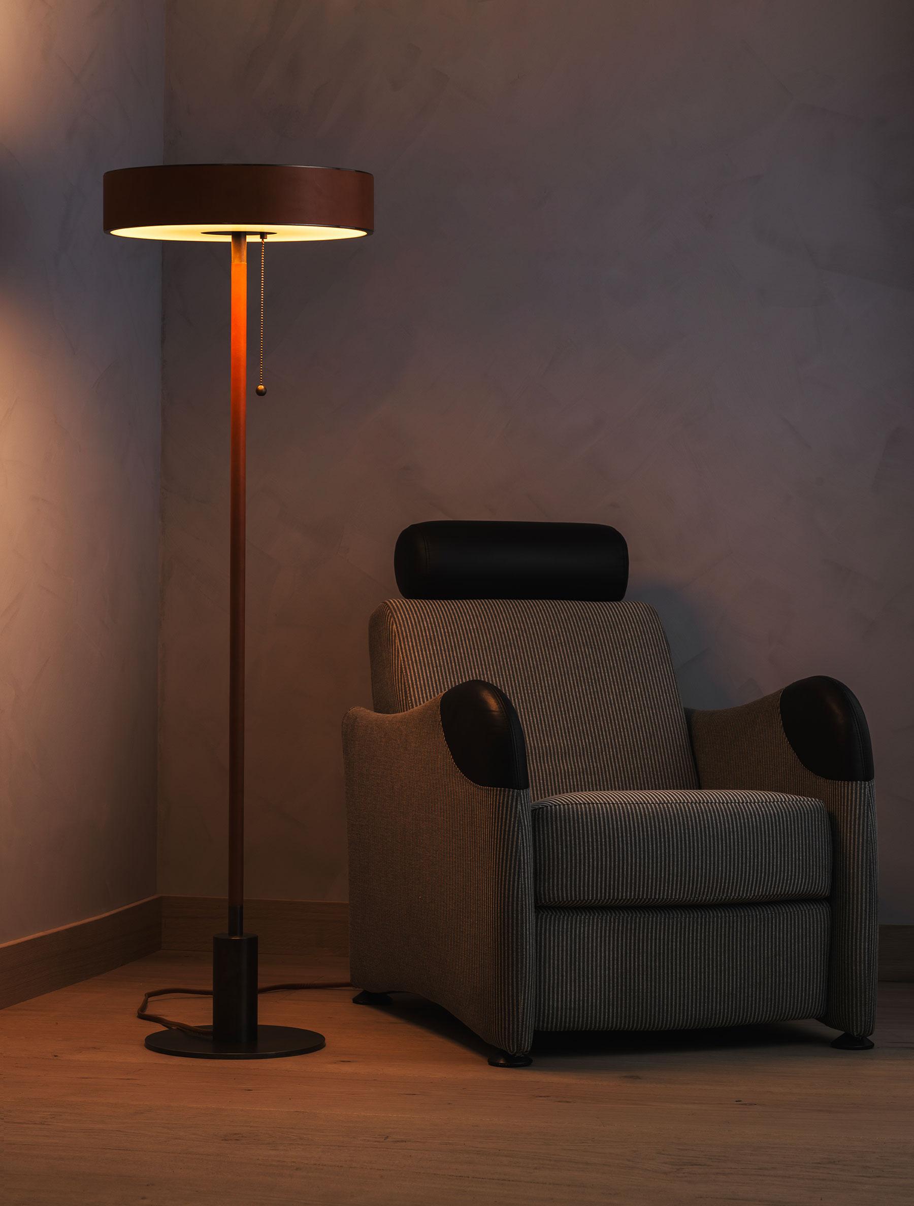 MONOSCOPE FLOOR LAMP par Allied Maker