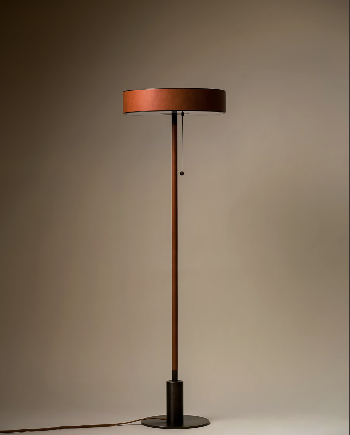 MONOSCOPE FLOOR LAMP par Allied Maker
