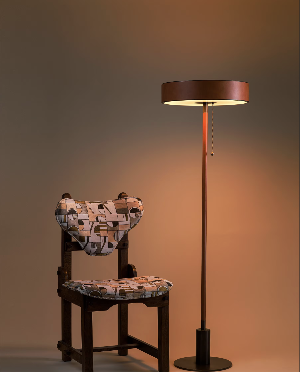 MONOSCOPE FLOOR LAMP par Allied Maker