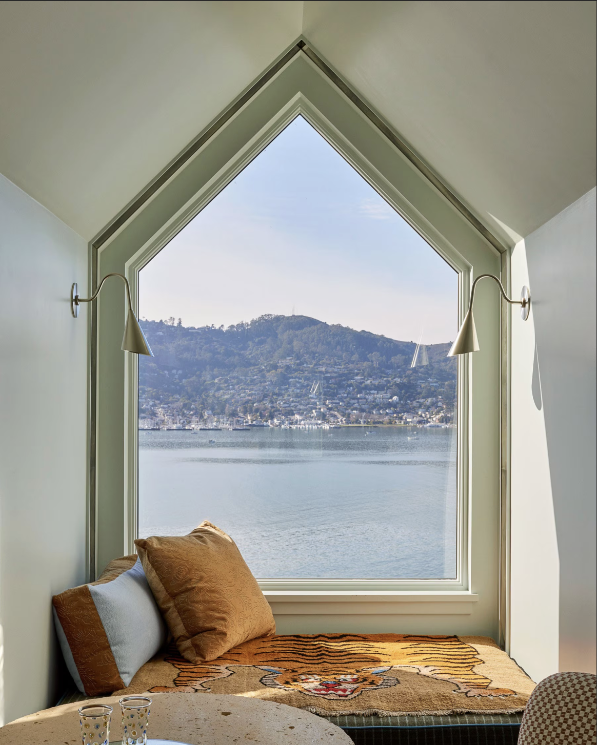 PINNACLE SCONCE par Allied Maker