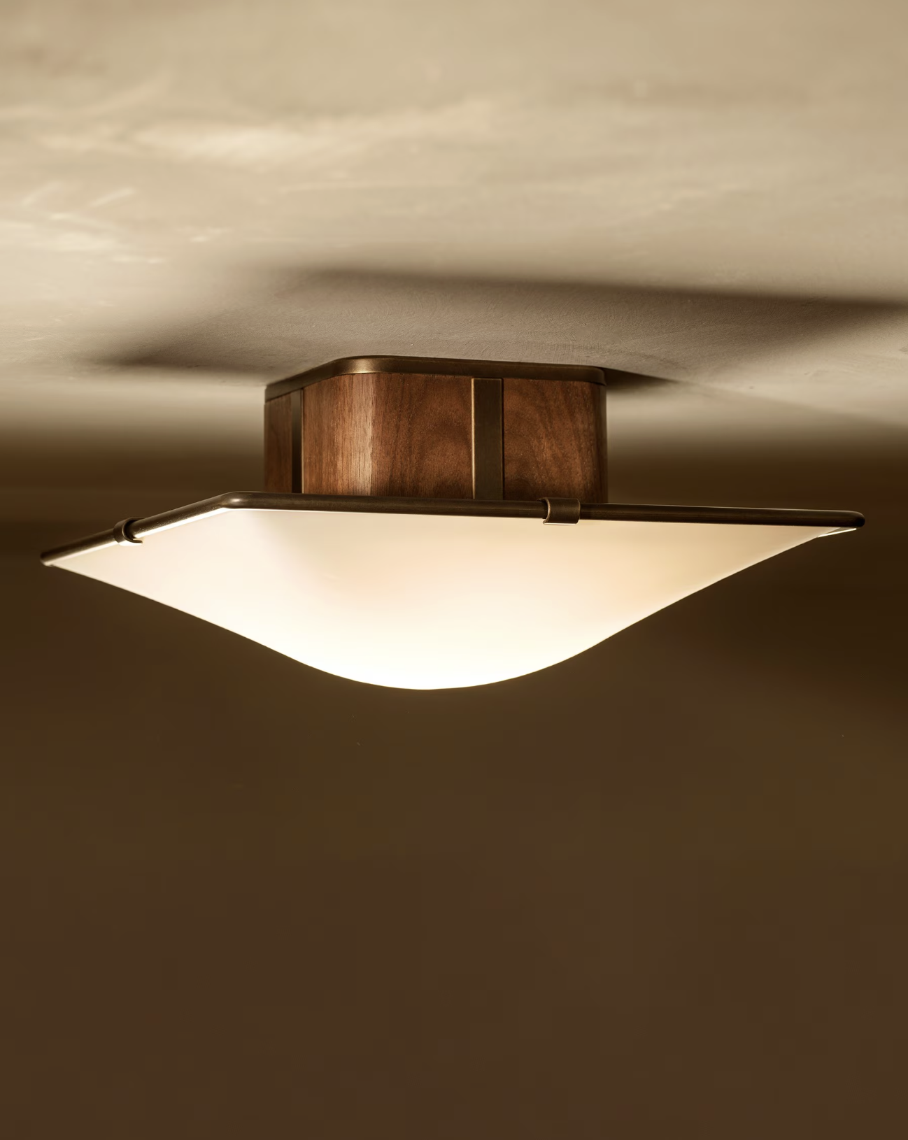 QUADRA FLUSH MOUNT par Allied Maker