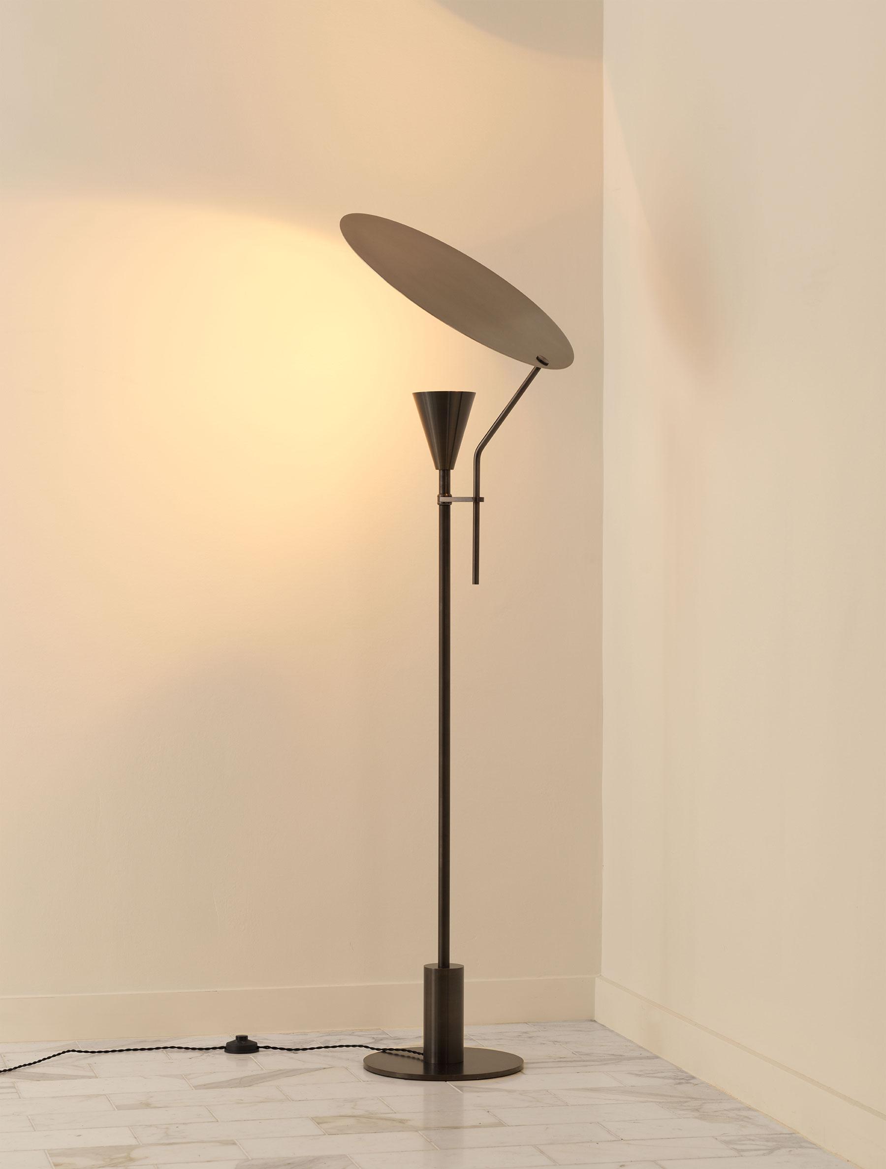 SAIL FLOOR LAMP par Allied Maker