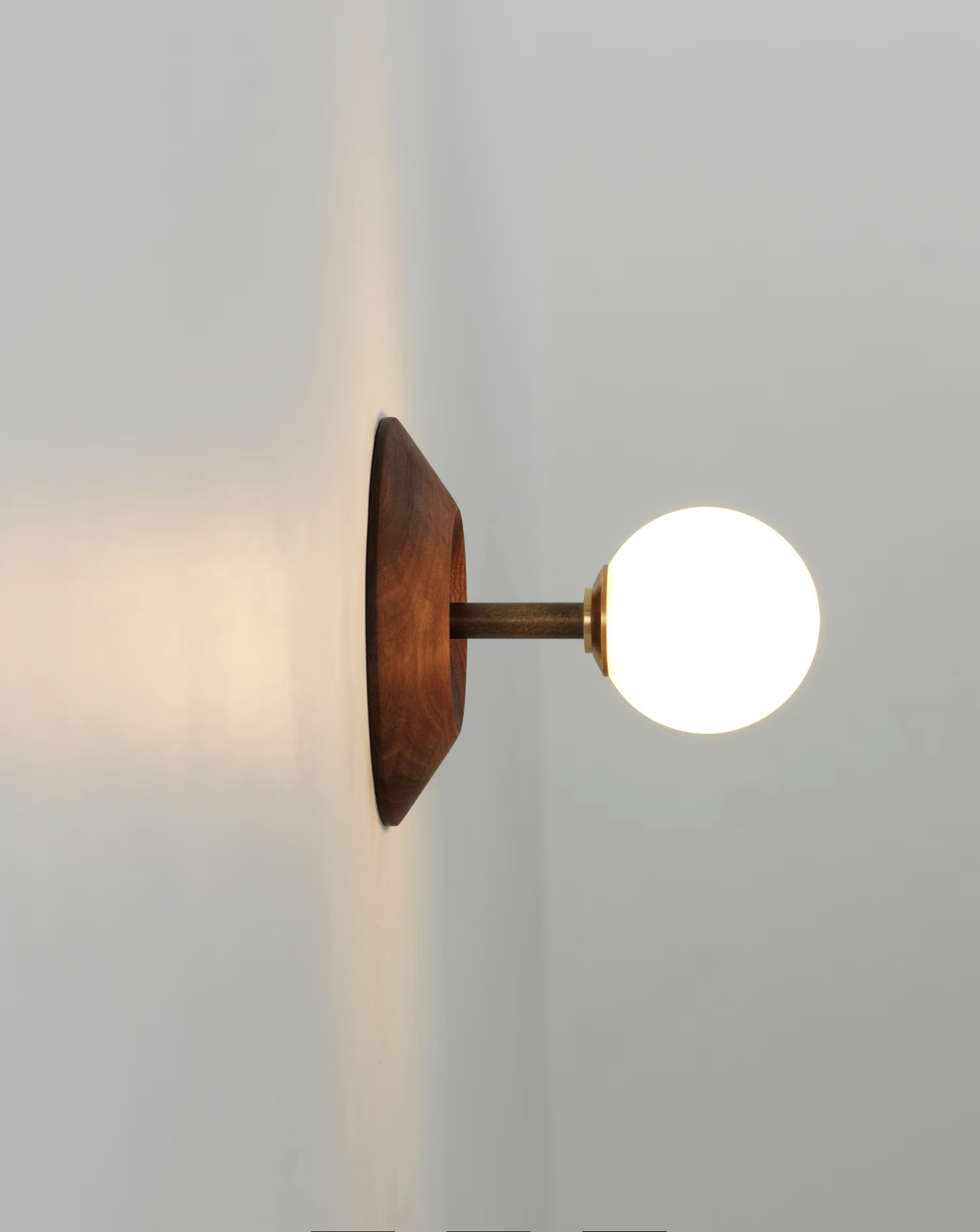 STUD SCONCE 3 par Allied Maker