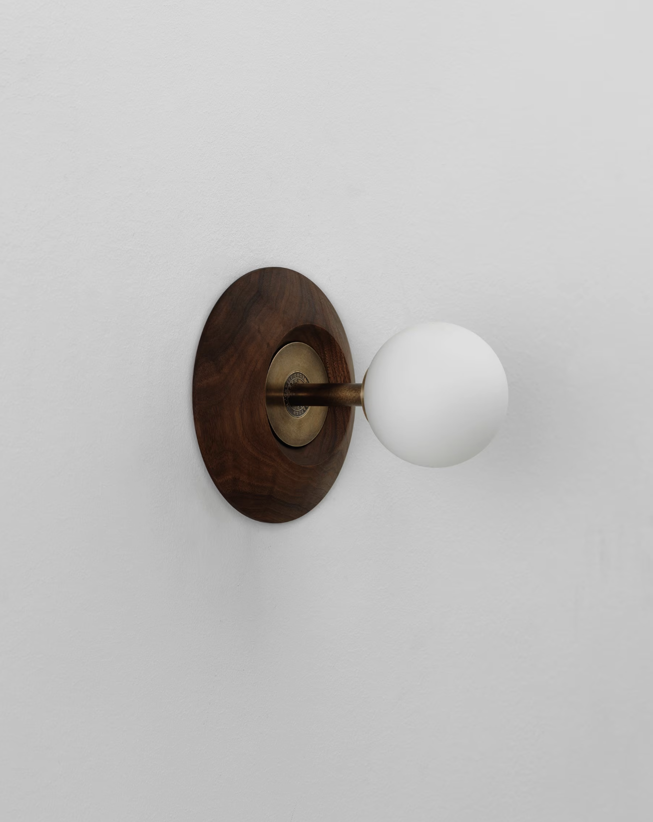 STUD SCONCE 3 par Allied Maker