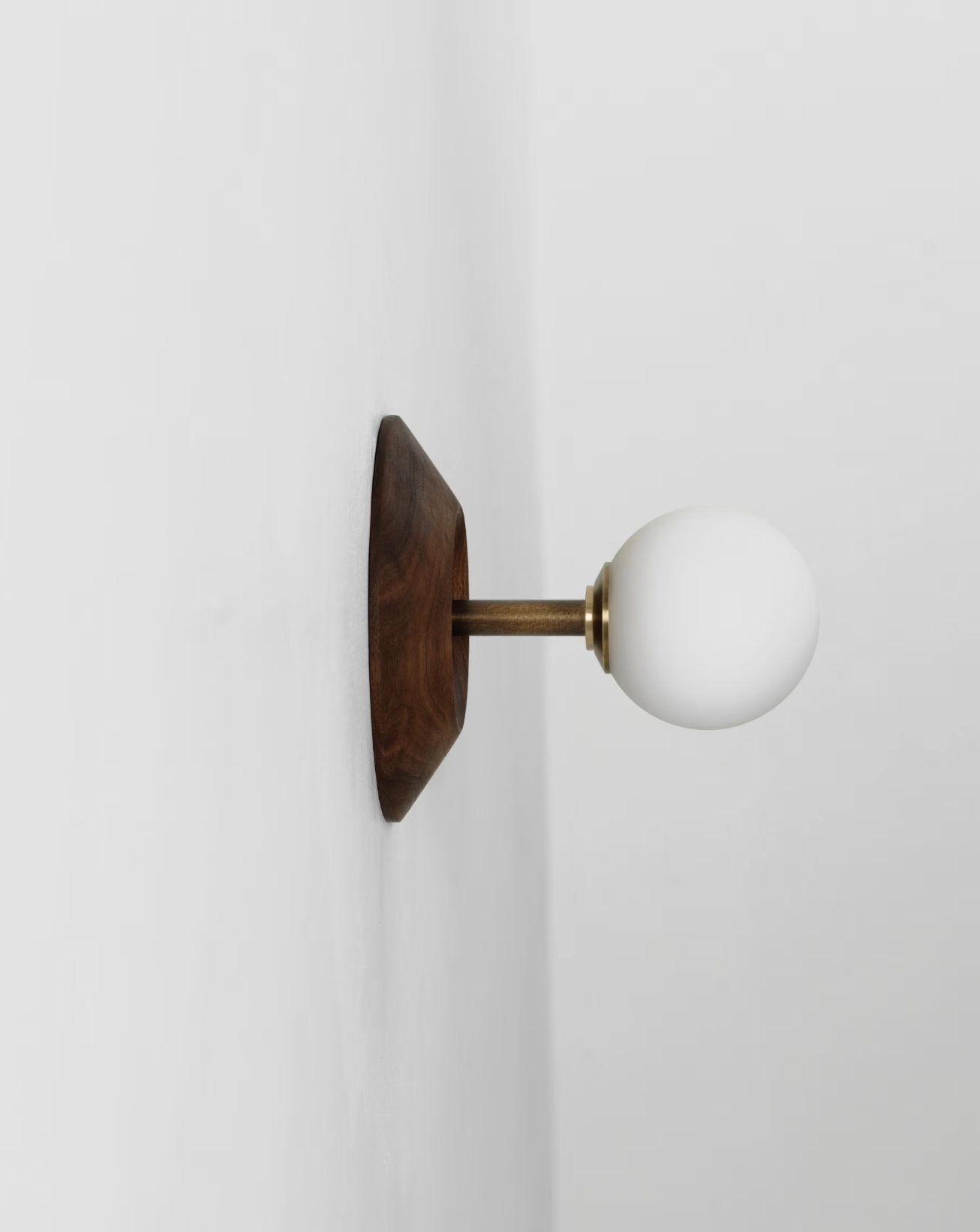 STUD SCONCE 3 par Allied Maker