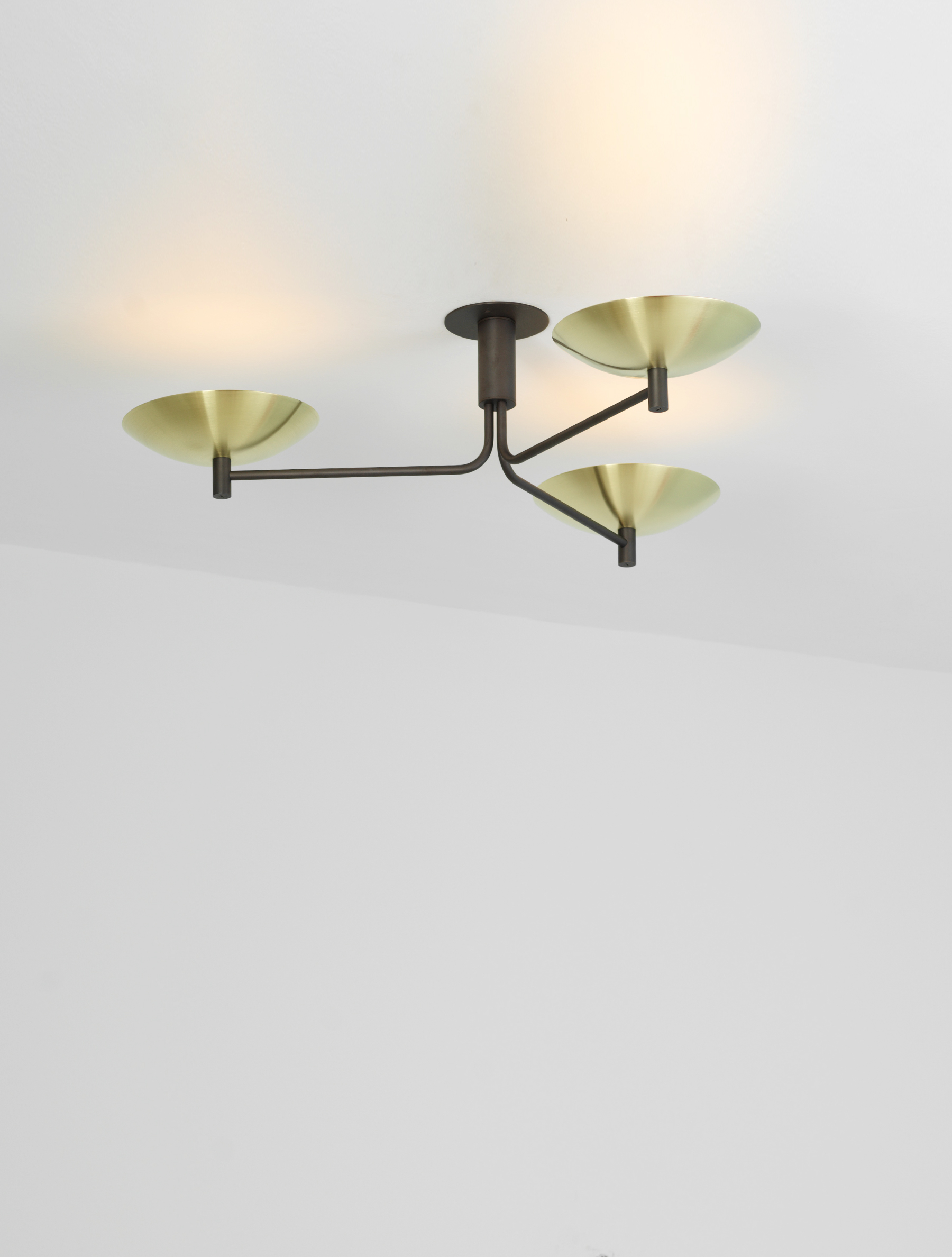 TANGENT 3 TORCHIERE par Allied Maker