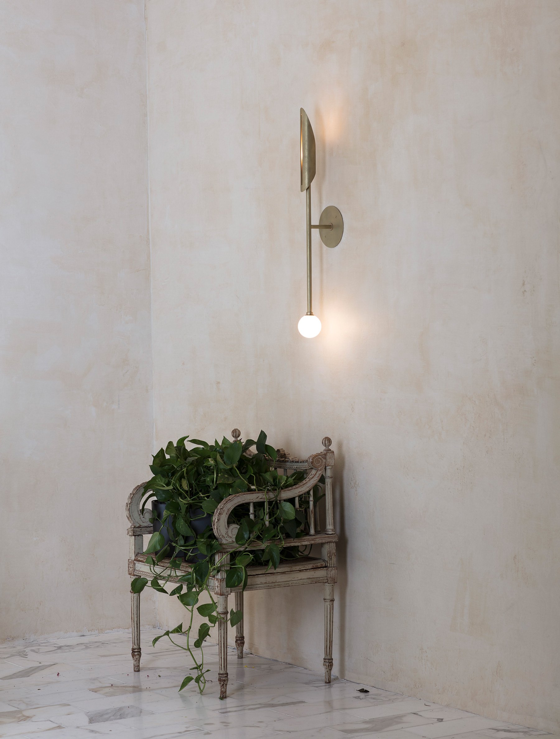 VOYAGER 11 ORB SCONCE par Allied Maker