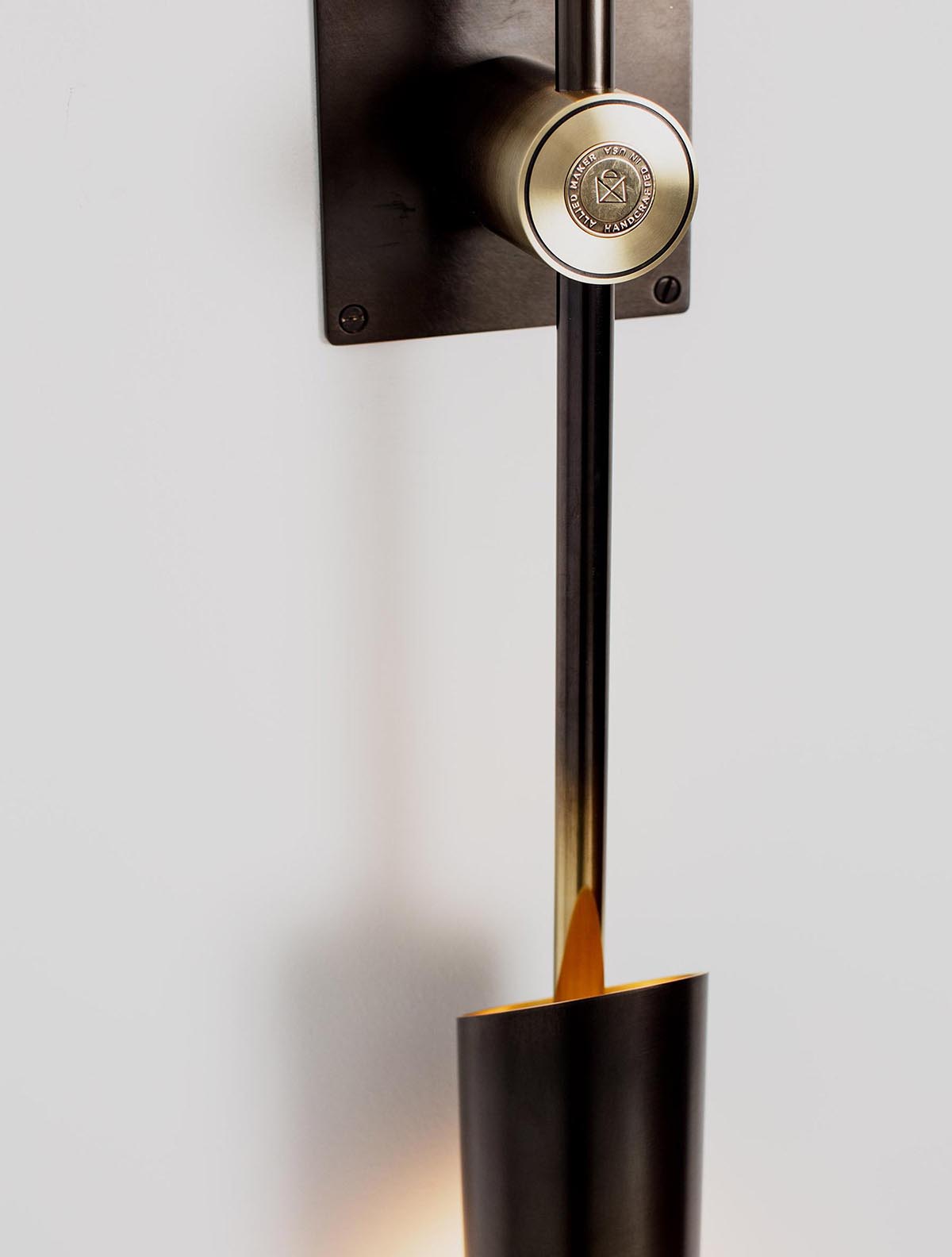 VOYAGER 17 DUAL SCONCE par Allied Maker